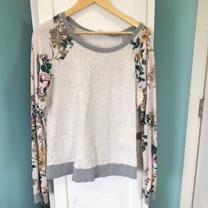 Floral sleeved top, womens large